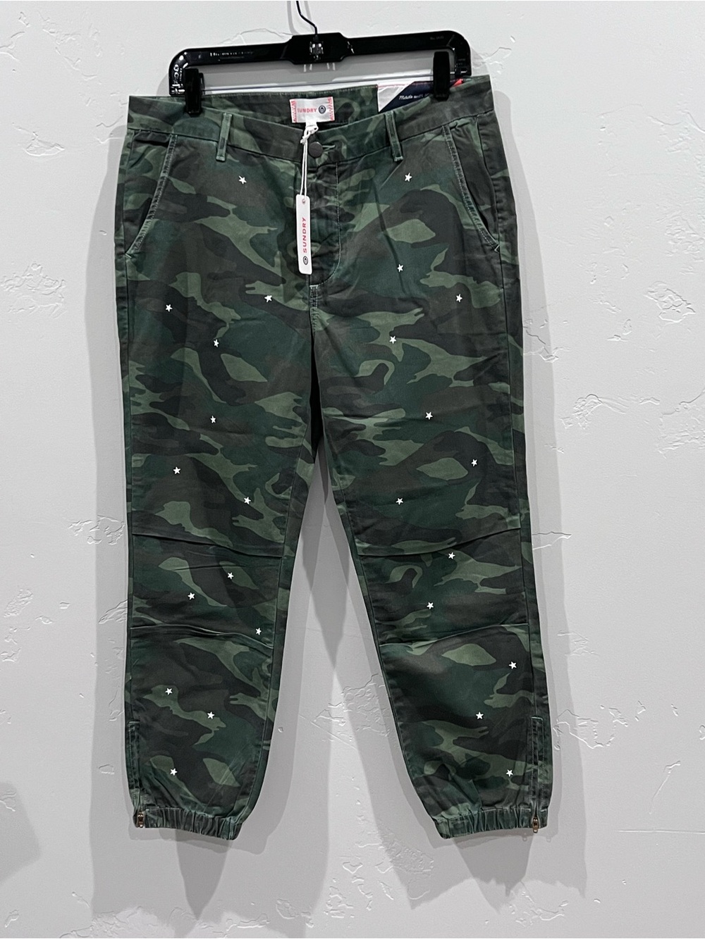 Sundry- Camouflage Green w White Stars. Size 30. NWT